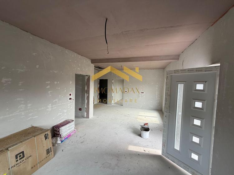 Duplex cu 3 camere cu Canalizare în Sânmihaiu Român