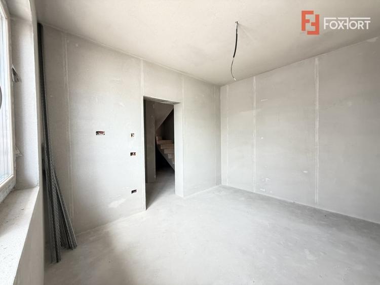 Duplex cu 4 camere cu Canalizare în Săcălaz
