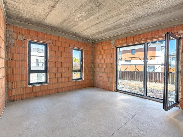 Duplex cu 4 camere cu Canalizare în Florești
