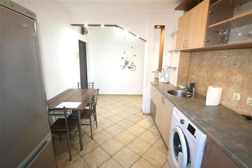 Apartament cu 2 camere semidecomandat, mobilat în Complex Studențesc