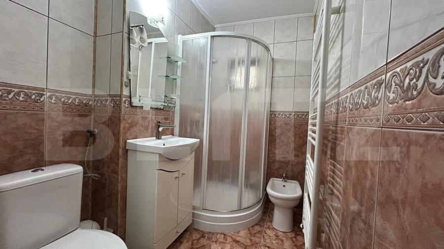 Apartament cu 3 camere decomandat, mobilat în Micro 20
