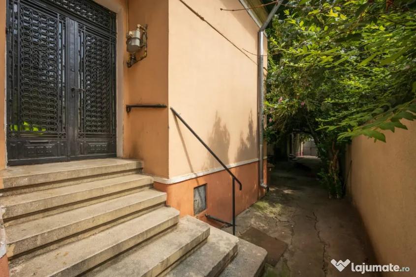 Casă cu 7 camere cu Teren 459 Mp în Ferdinand