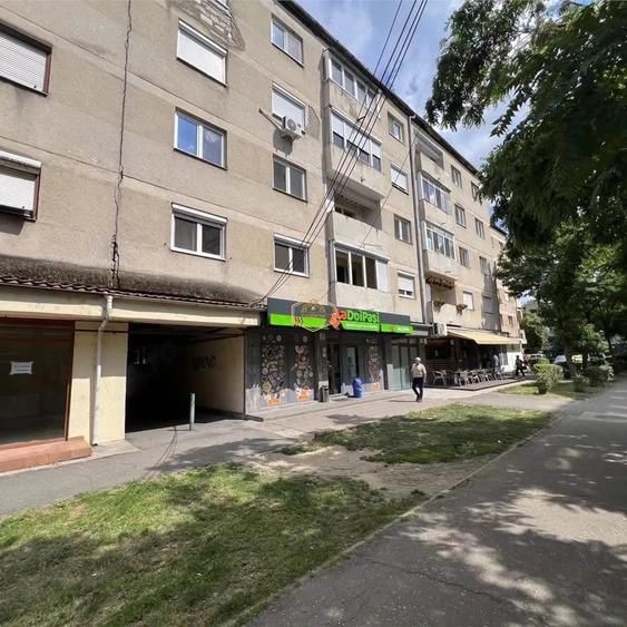 Apartament cu 3 camere semidecomandat în Micro 16