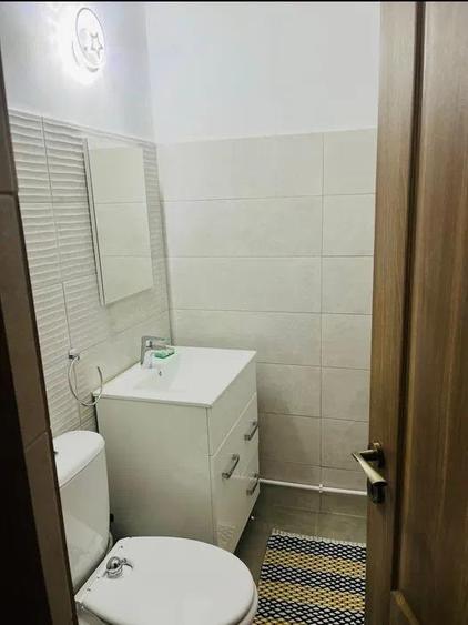 Apartament cu 3 camere decomandat, mobilat în Podul de Fier
