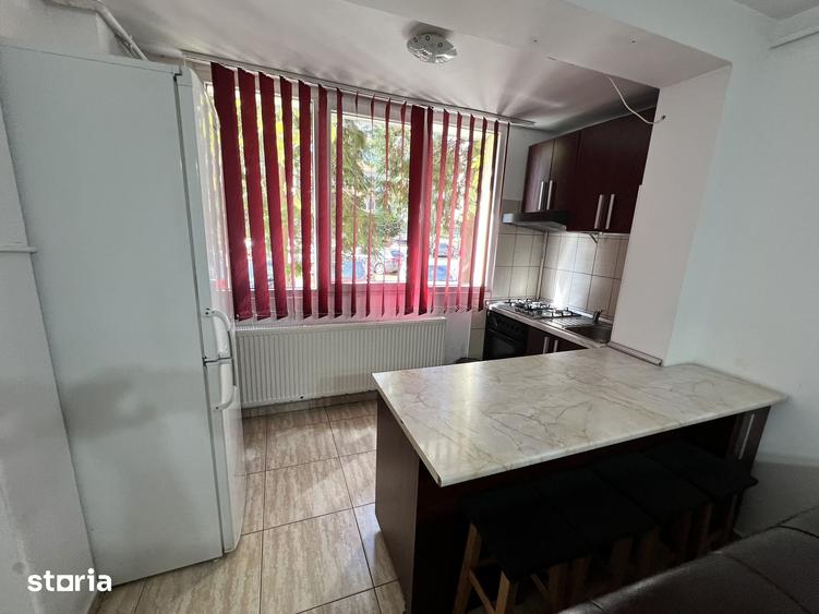 Apartament cu 3 camere semidecomandat în Mihai Viteazul