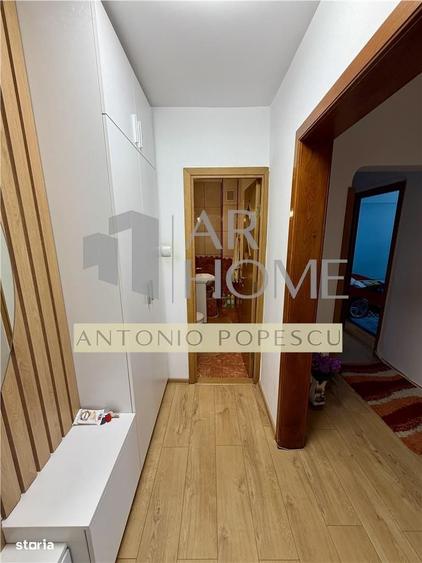 Apartament cu 4 camere decomandat în Republicii
