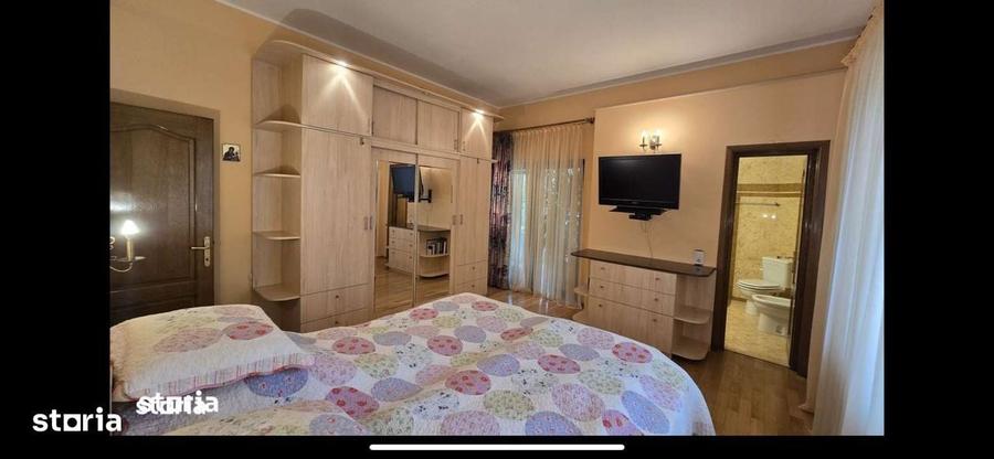 Casă cu 4 camere în Central