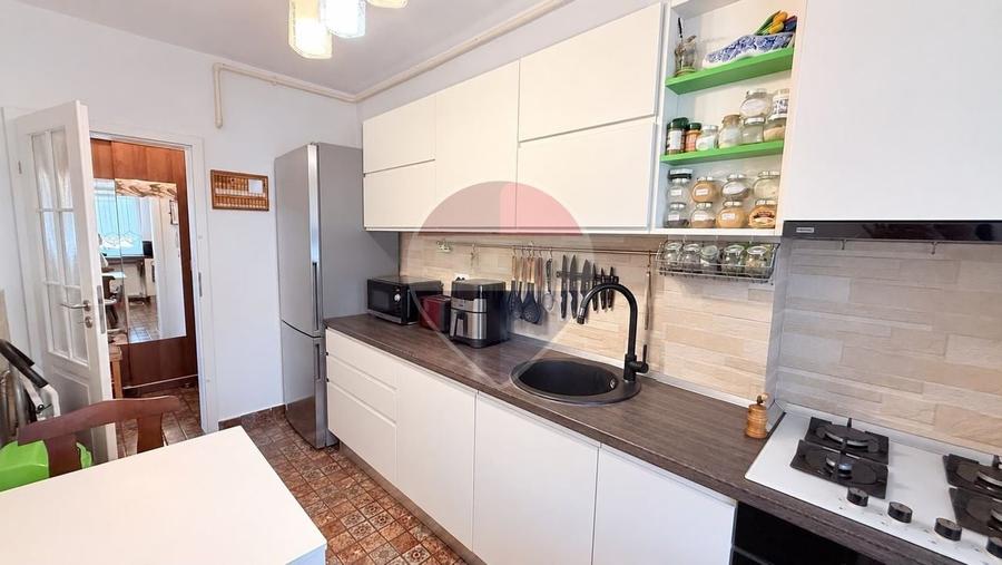 Apartament cu 3 camere decomandat în Militari