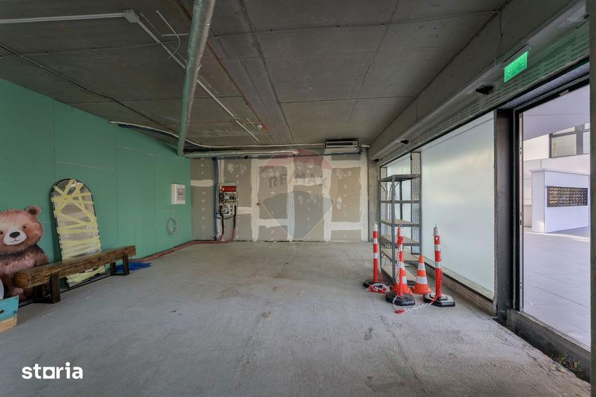Spațiu comercial, de 70 mp, în Tei
