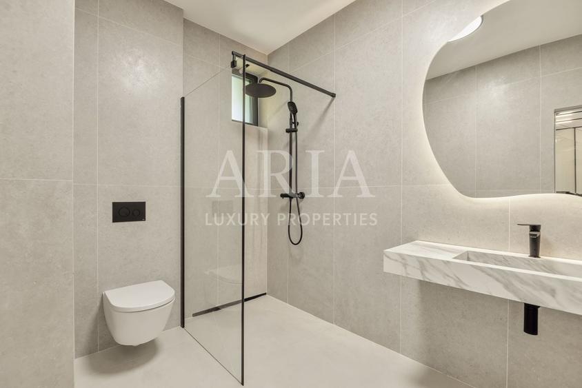 Casă cu 6 camere cu Piscina în Băneasa