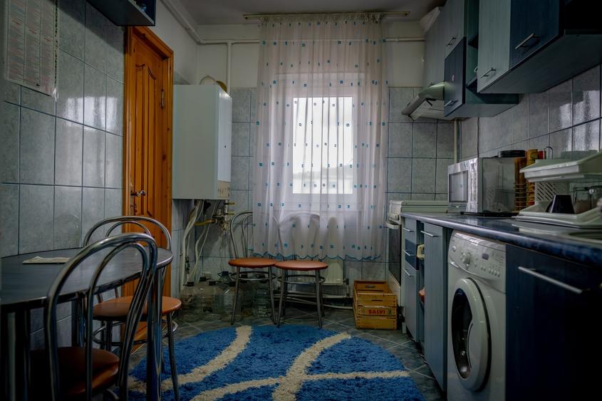 Apartament cu 2 camere decomandat în Moinești