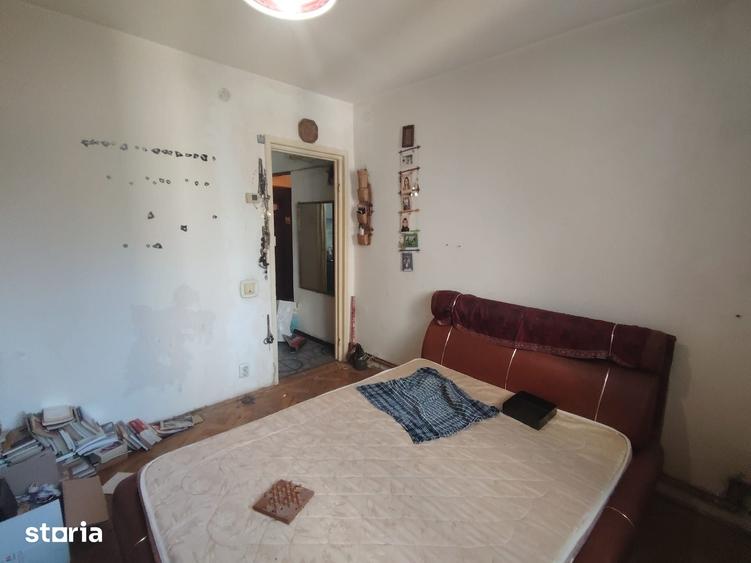 Apartament cu 3 camere decomandat în Aleea Trandafirilor