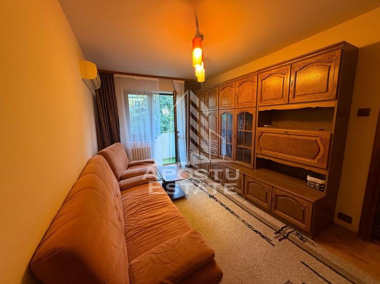 Apartament cu 3 camere semidecomandat, mobilat în Dacia