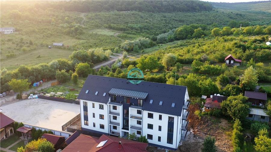 Apartament cu 2 camere decomandat în Livezeni