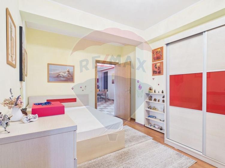 Casă cu 6 camere cu Teren 1226 Mp în Central