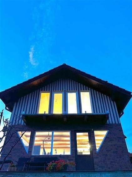 Duplex cu 9 camere cu Teren 13600 Mp în Măgura