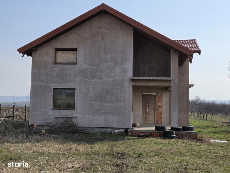 Casă cu 4 camere în Domnești-Târg