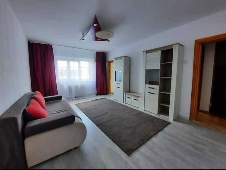 Apartament cu 3 camere decomandat în Valea Adâncă