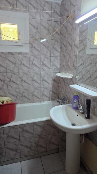 Apartament cu 3 camere semidecomandat, mobilat în Baba Novac