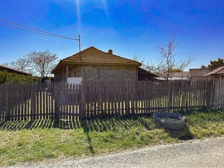Casă individuală cu 5 camere cu Canalizare în Tuzla