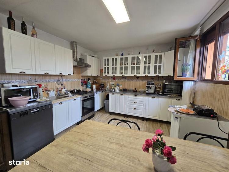 Casa renovata, cu 2924 mp teren. Front stradal 38 m. Garaj 2 masini. - 7