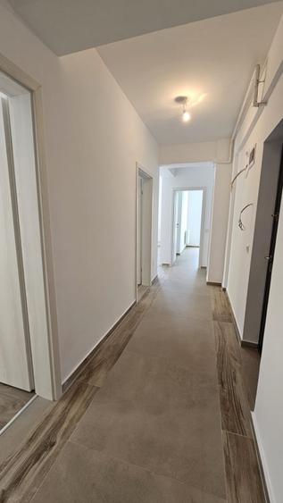 Apartament cu 3 camere decomandat în Berceni