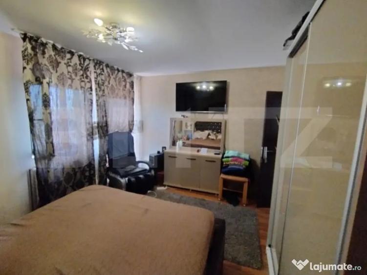 Casă cu 7 camere cu Teren 418 Mp în Romanești