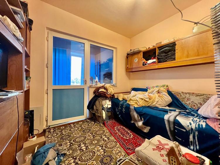 Apartament cu 4 camere decomandat, mobilat în Soarelui