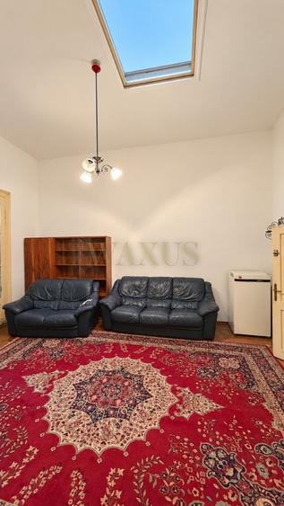 Apartament cu 3 camere semidecomandat, mobilat în Central