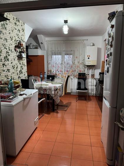 Apartament cu 4 camere decomandat, mobilat în Mircea-Vodă
