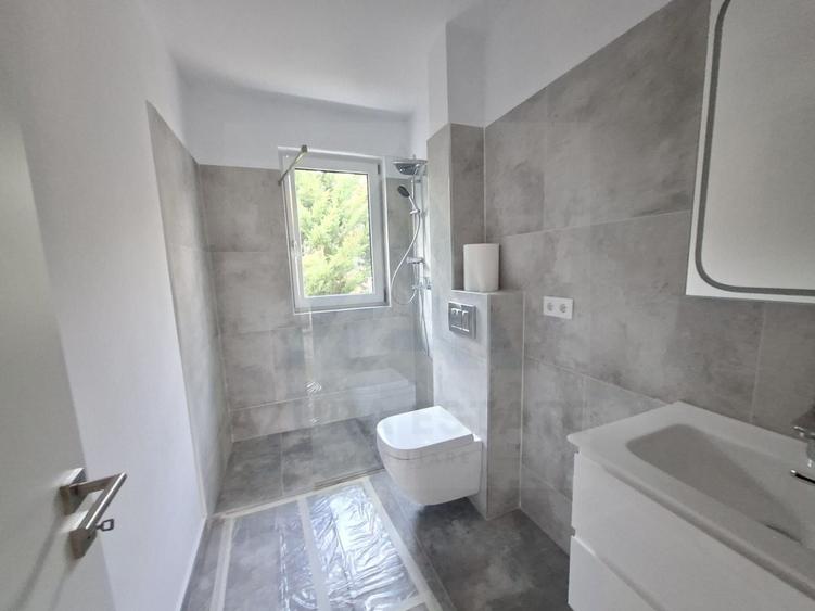 Apartament cu 3 camere decomandat în Cristian