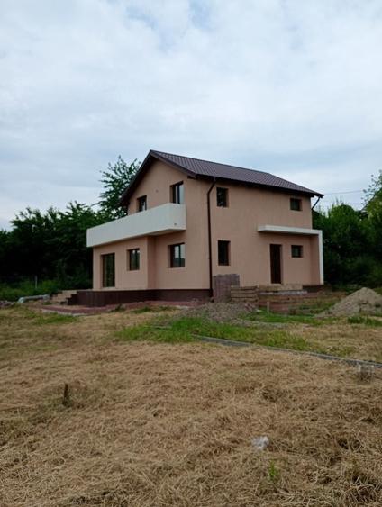 Casă cu 4 camere în Măgura