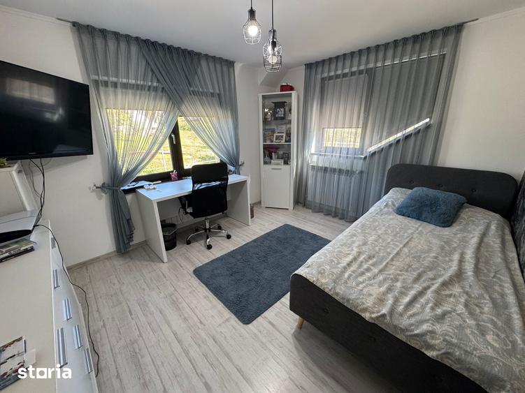 Casă cu 4 camere cu Teren 500 Mp în Poplaca