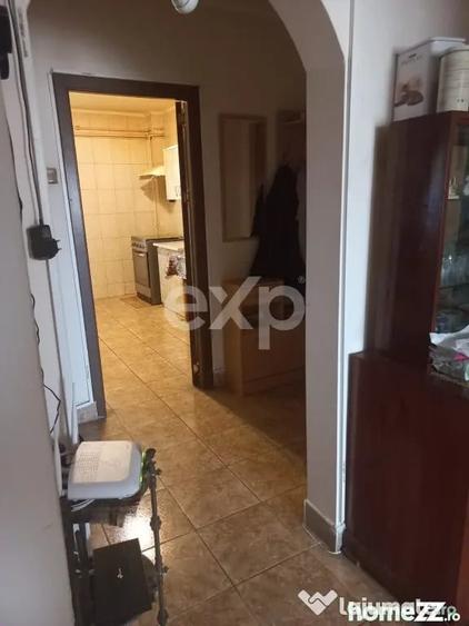 Apartament cu 4 camere decomandat în Prundu