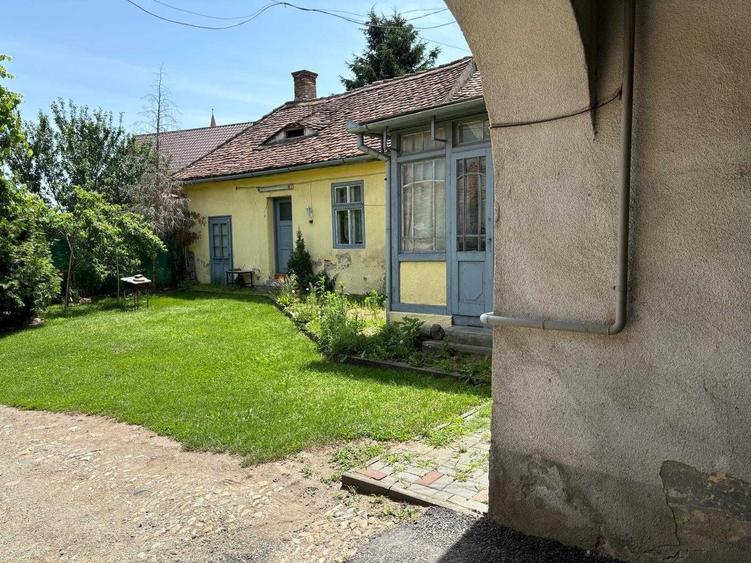 Casă cu 4 camere cu Teren 1425 Mp în Central