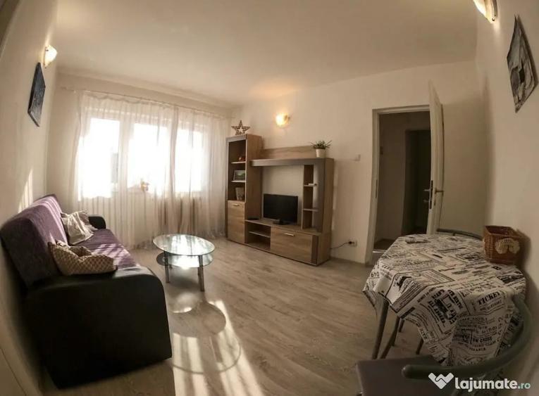 Apartament cu 2 camere semidecomandat în Cetate