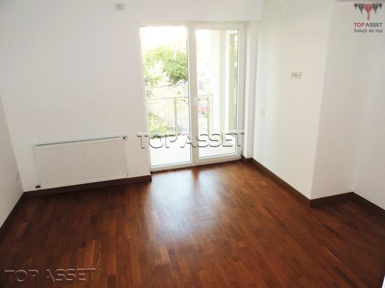 Apartament cu 3 camere semidecomandat în Parcul Circului