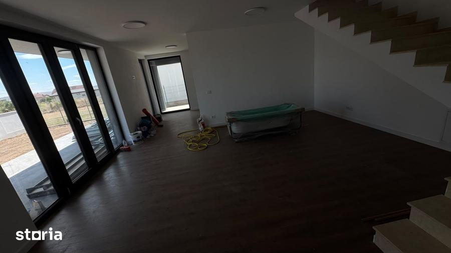 Casă cu 5 camere cu Teren 400 Mp în Tolstoi