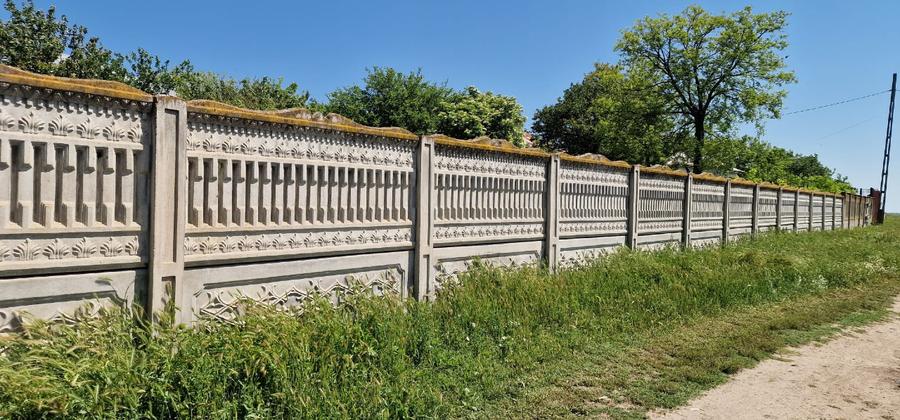 Casă cu 4 camere cu Teren 3200 Mp în Horezu-Poenari
