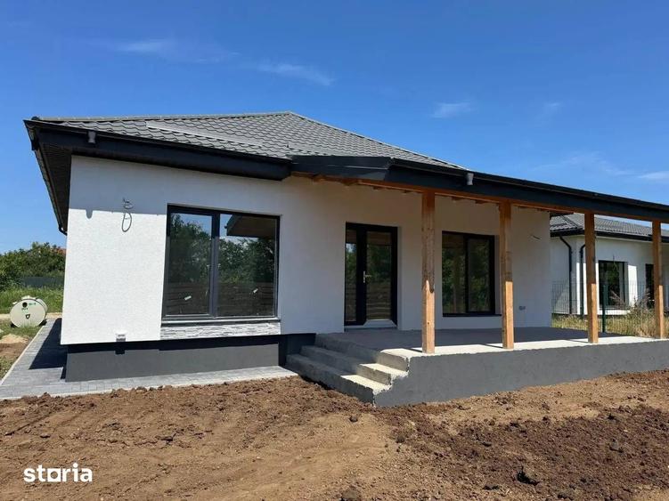 Casă cu 4 camere cu Teren 400 Mp în Crevedia