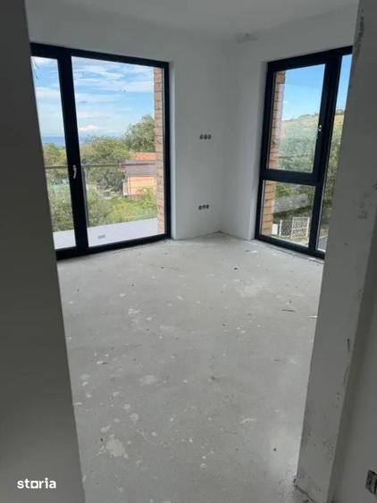Casă cu 5 camere cu Teren 300 Mp în Florești