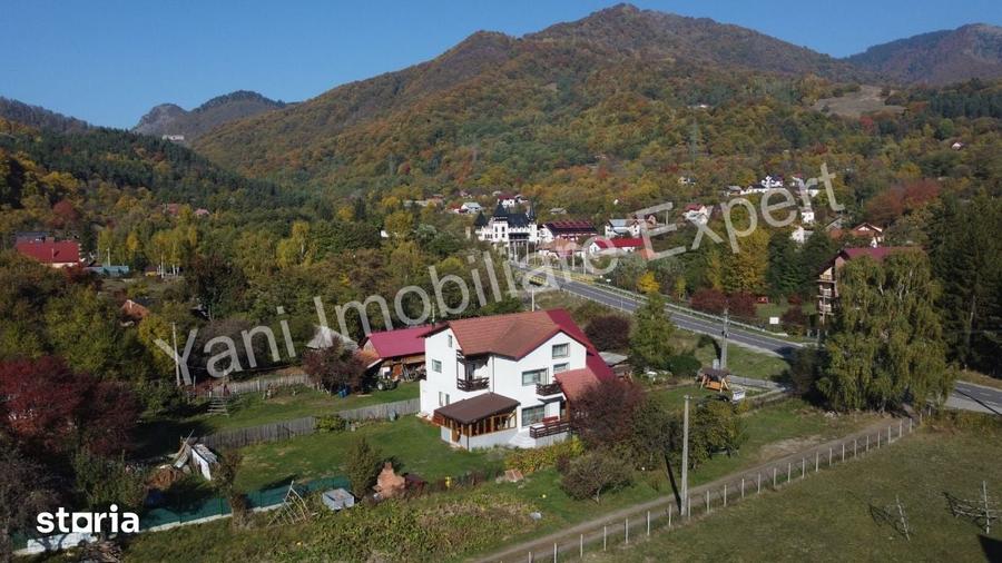 Casă cu 7 camere cu Teren 1500 Mp în Arefu