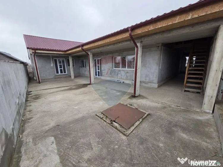Casă cu 3 camere cu Teren 1000 Mp în Bătinești