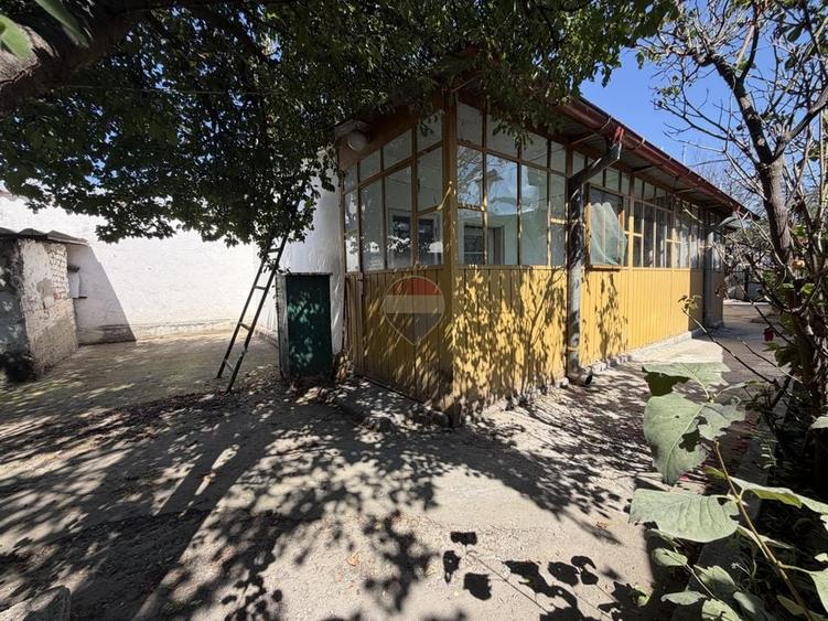 Casă cu 3 camere cu Teren 251 Mp în Andronache