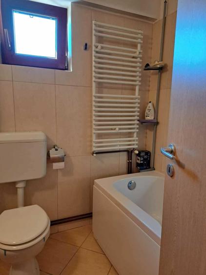 Apartament cu 4 camere decomandat în Confecții