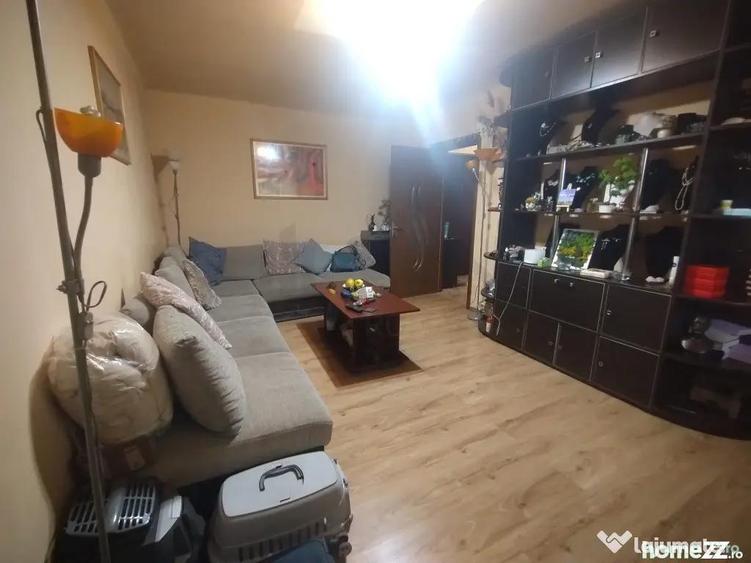 Apartament cu 3 camere decomandat în Titulescu