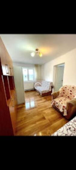 Inchiriez apartament cu 3 Camere - 2