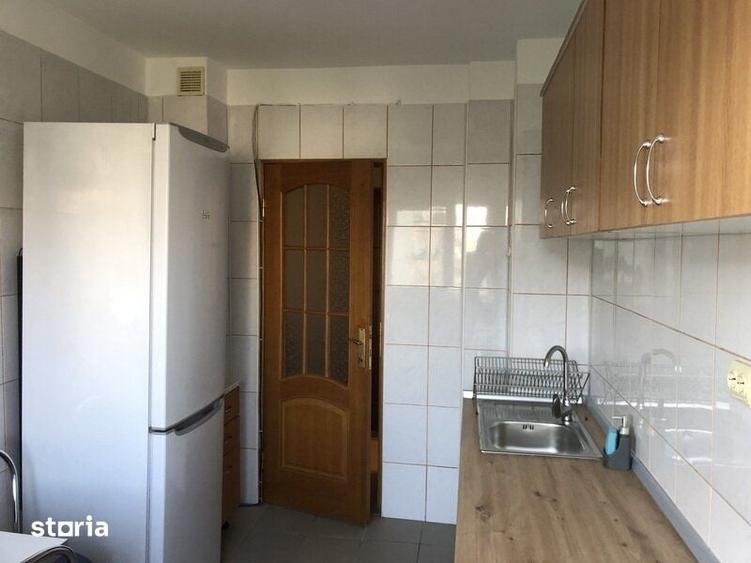 Apartament cu 3 camere semidecomandat în Tineretului
