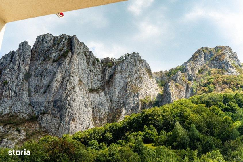 Casă cu 4 camere cu Piscina în Valea Mănăstirii