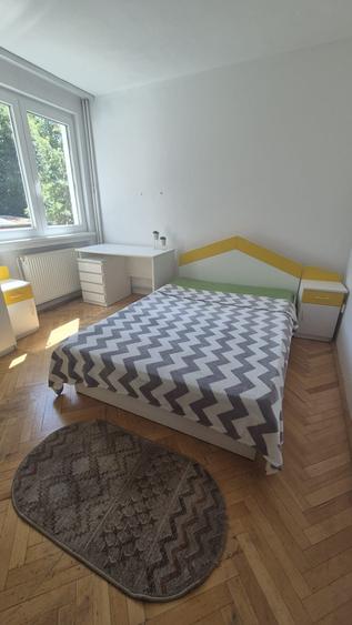 Apartament cu 3 camere decomandat în Cornișa